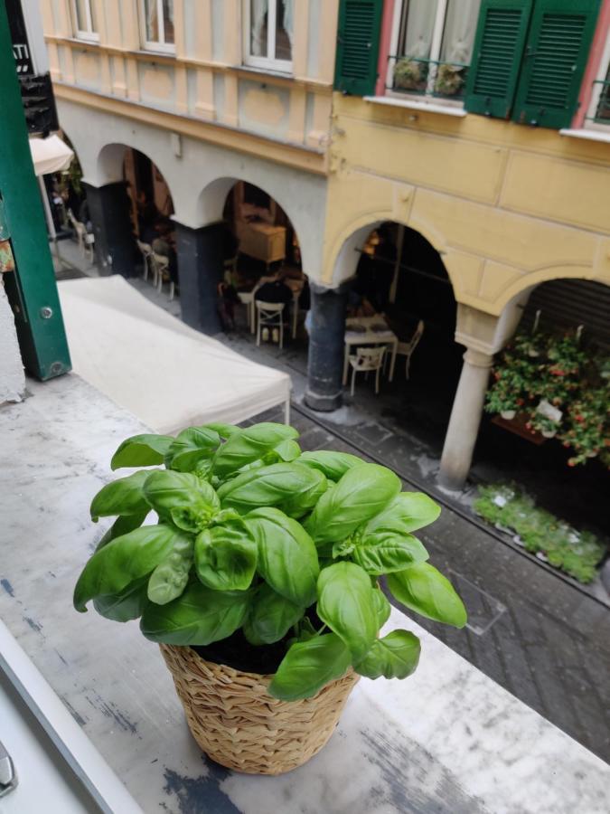 Vista Sul Carruggio, Centro Storico Di Кьявари Экстерьер фото