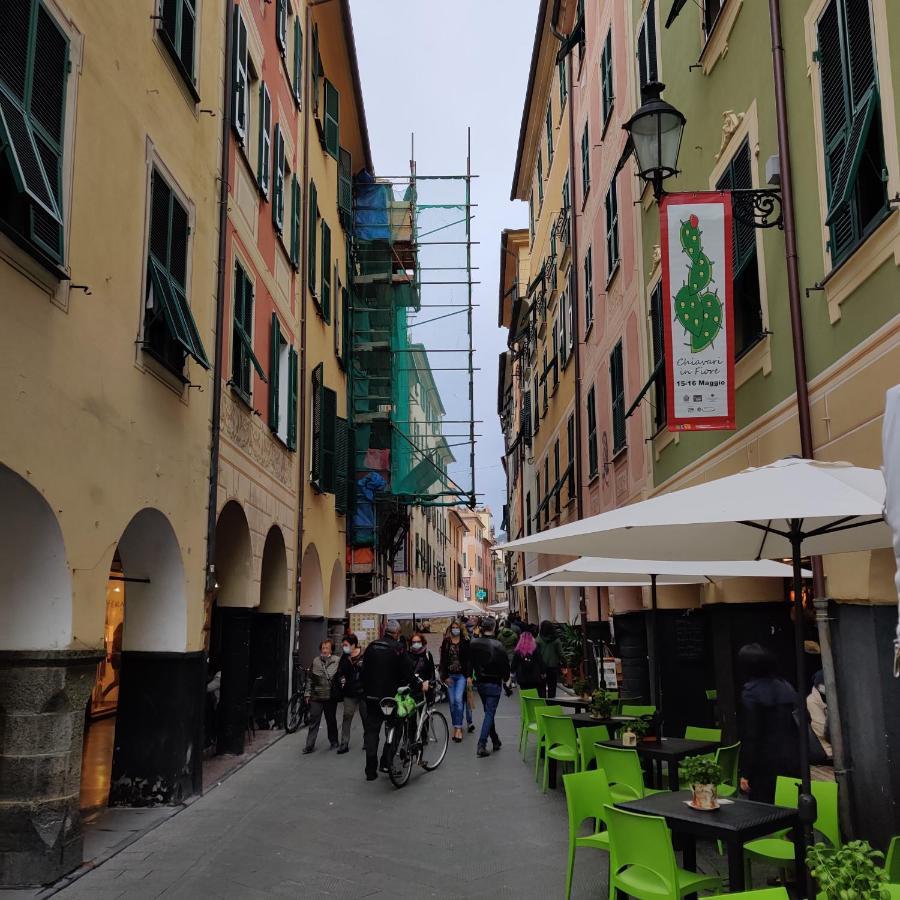 Vista Sul Carruggio, Centro Storico Di Кьявари Экстерьер фото