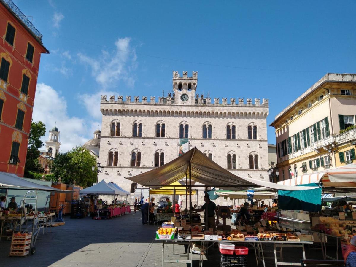 Vista Sul Carruggio, Centro Storico Di Кьявари Экстерьер фото